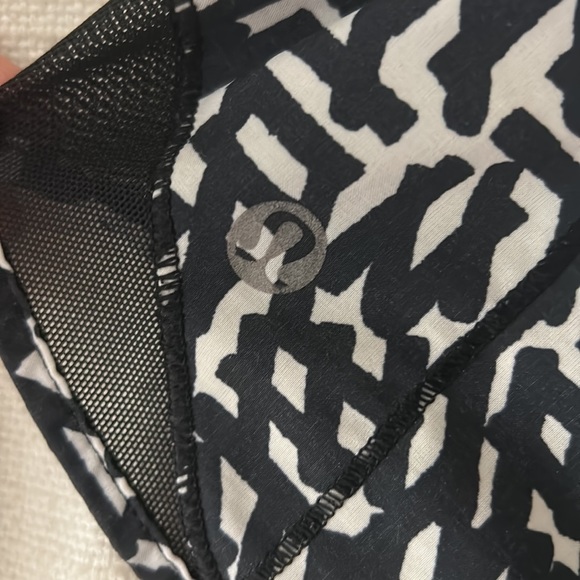 lululemon shorts - Picture 4 of 6